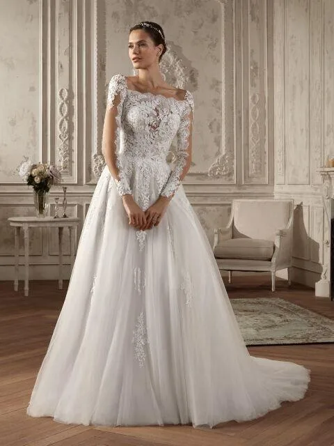 Alquimia — wedding dress at Lovely Bride bridal salon, Tuzla