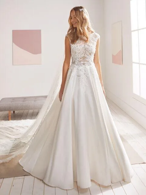 Onida — wedding dress at Lovely Bride bridal salon, Tuzla